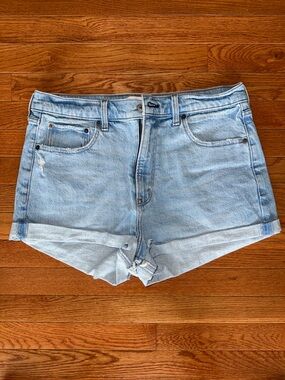 Abercrombie & Fitch The Mom Short High Rise